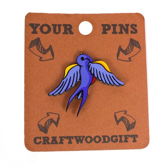 Деревянный значок. Ласточка