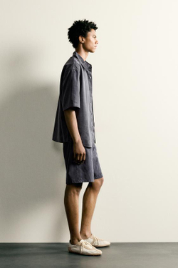 ZARA СТРУЯЩИЕСЯ ШОРТЫ RELAXED FIT, МОРСКОЙ СИНИЙ