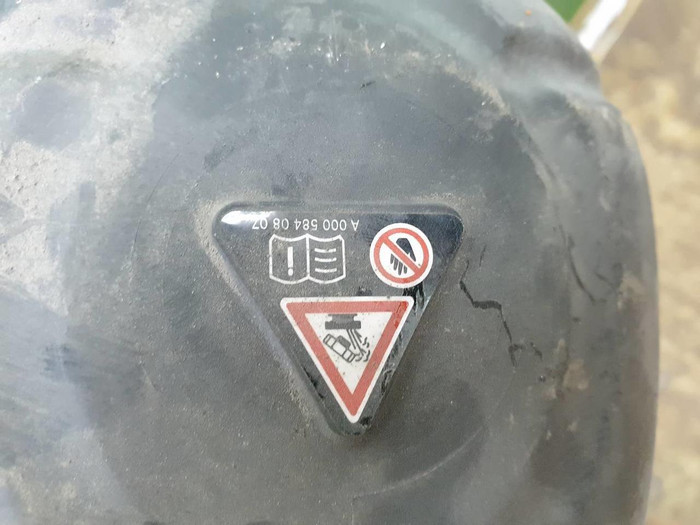 Бачок расширительный Mercedes C W205 (2014-2023)