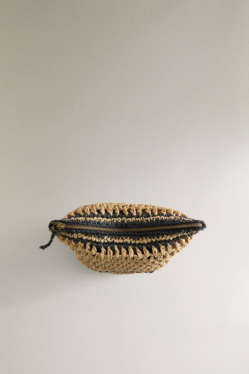 ZARA HOME ПЛЕТЕНАЯ БУМАЖНАЯ СУМКА-КЛАТЧ, ДВУХЦВЕТНЫЙ