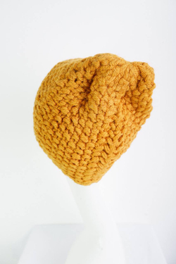 Шапка осеннего цвета