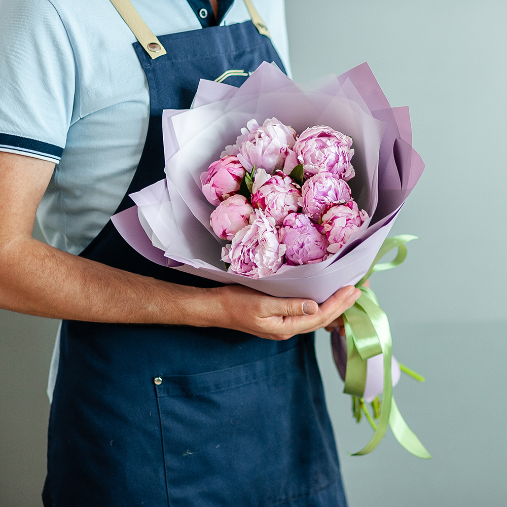 Букет из 9 розовых пионов Сара Бернар