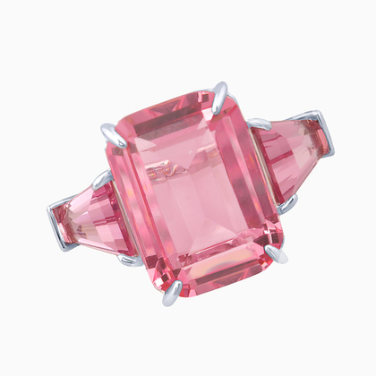 Кольцо из серебра с нежно-розовым цирконом