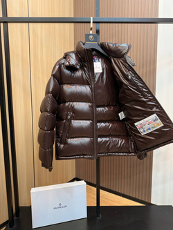 Пуховик Moncler