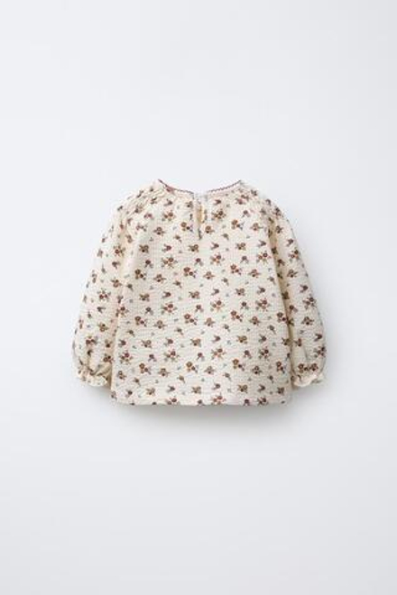 ZARA ЖАТАЯ ФУТБОЛКА В ЦВЕТОЧЕК, ЭКРЮ