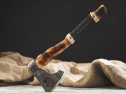 Топор "Один", рукоять комель берёзы (обжиг)