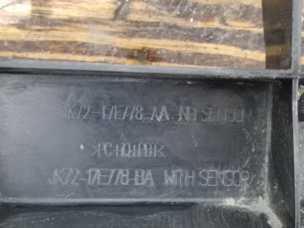 Кронштейн переднего бампера Land Rover Discovery Sport (L550) 14-нв Б/У Оригинал LR096607