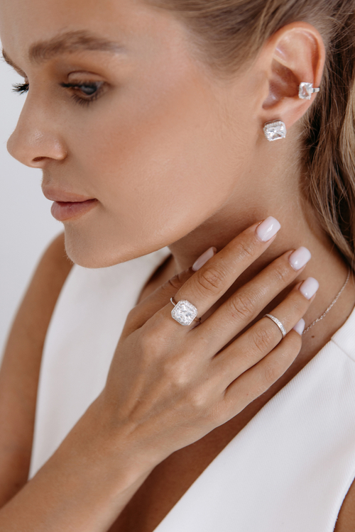 Кольцо "DIVA" c квадратным фианитом и гладкой шинкой