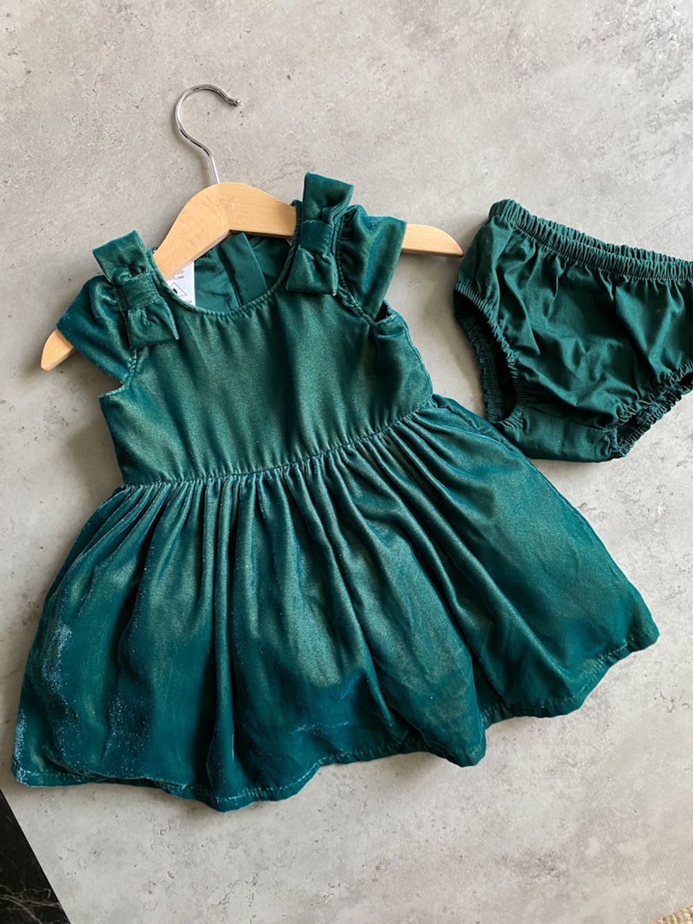 Новое бархатное платье Carters, 68