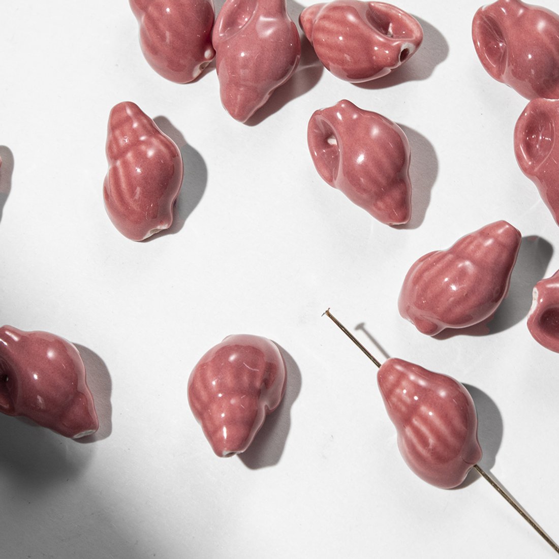 Бусина в форме морской ракушки, 14,6*21мм, коралловая, глазурированный фарфор