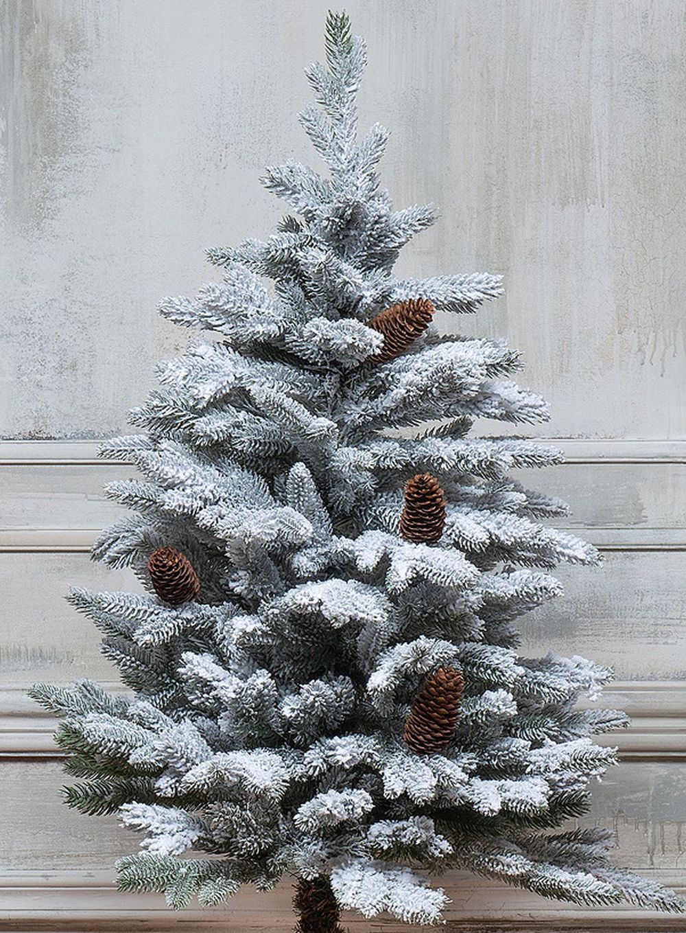 Заснеженная елка на ножке «Камилла» (литая хвоя с шишками) 1,5 м / 150 см