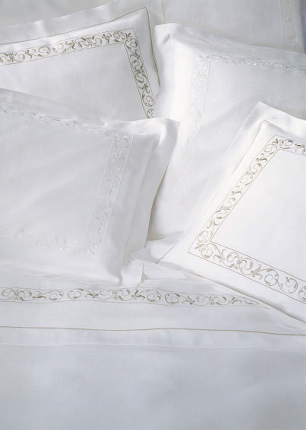 Пододеяльник 200х200 Christian Fischbacher Luxury Nights 768 белая вышивка Швейцария