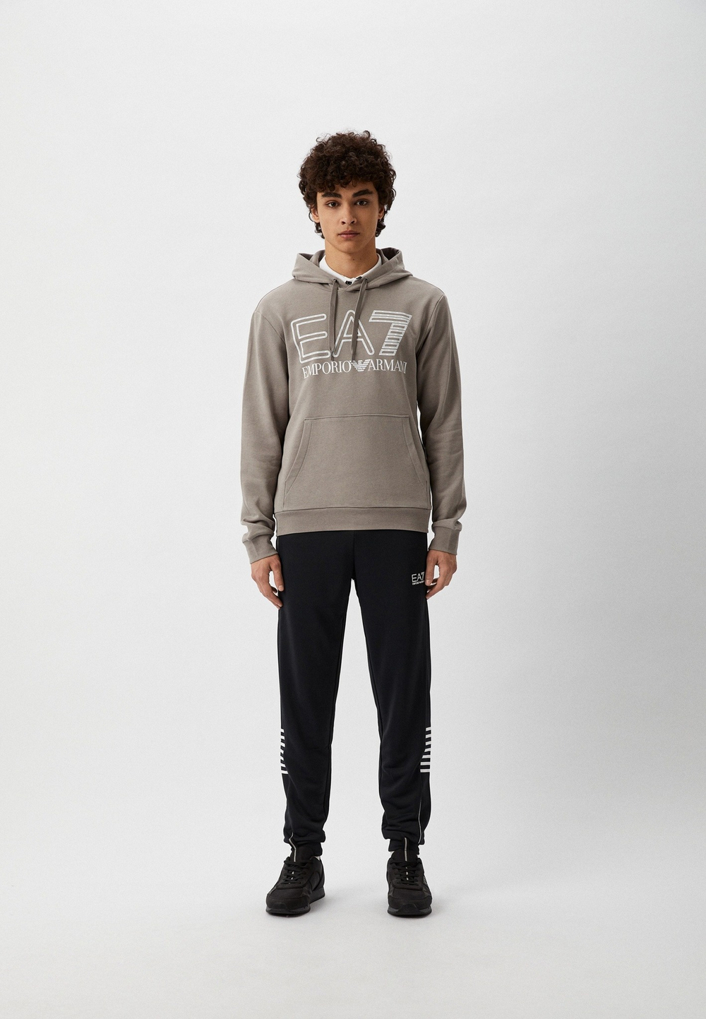 Толстовка мужская EA7