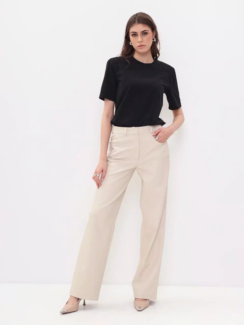 Брюки из экокожи бежевые