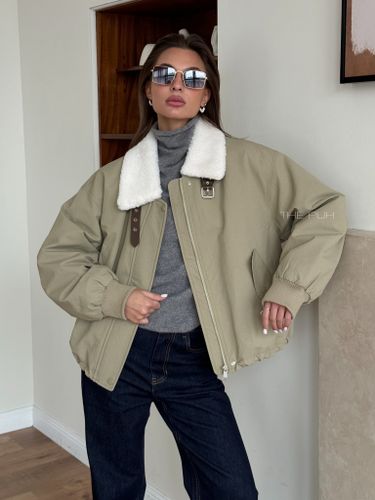 Утепленная женская куртка оливкового цвета