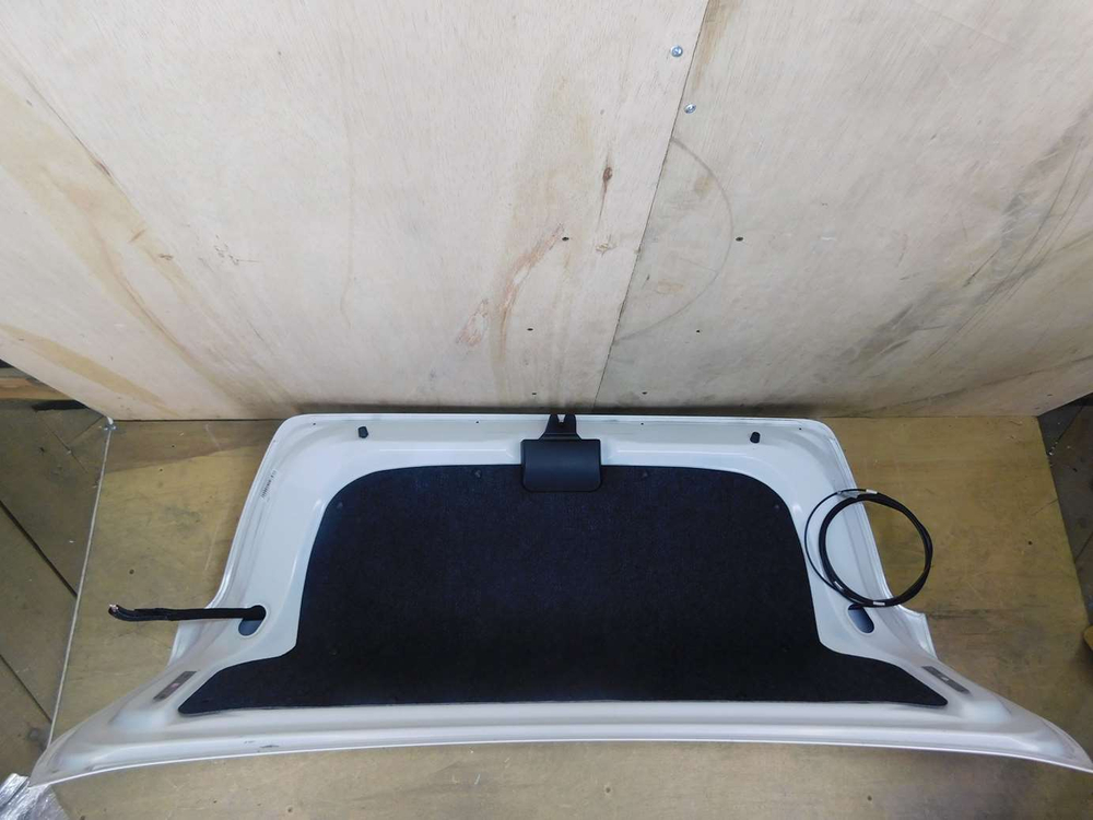 крышка багажника Toyota Corolla Axio ZRE162 2015 белый 040