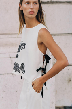 ZARA ТОП С ВЫШИВКОЙ, ЦВЕТАМИ И ЗАВЯЗКАМИ, ЭКРЮ