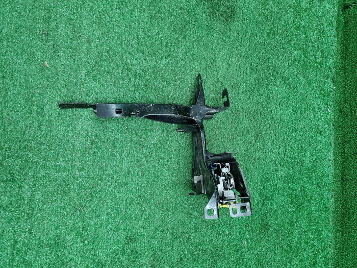 Кронштейн фары правый BMW 3er G20 (2018-н.в.)