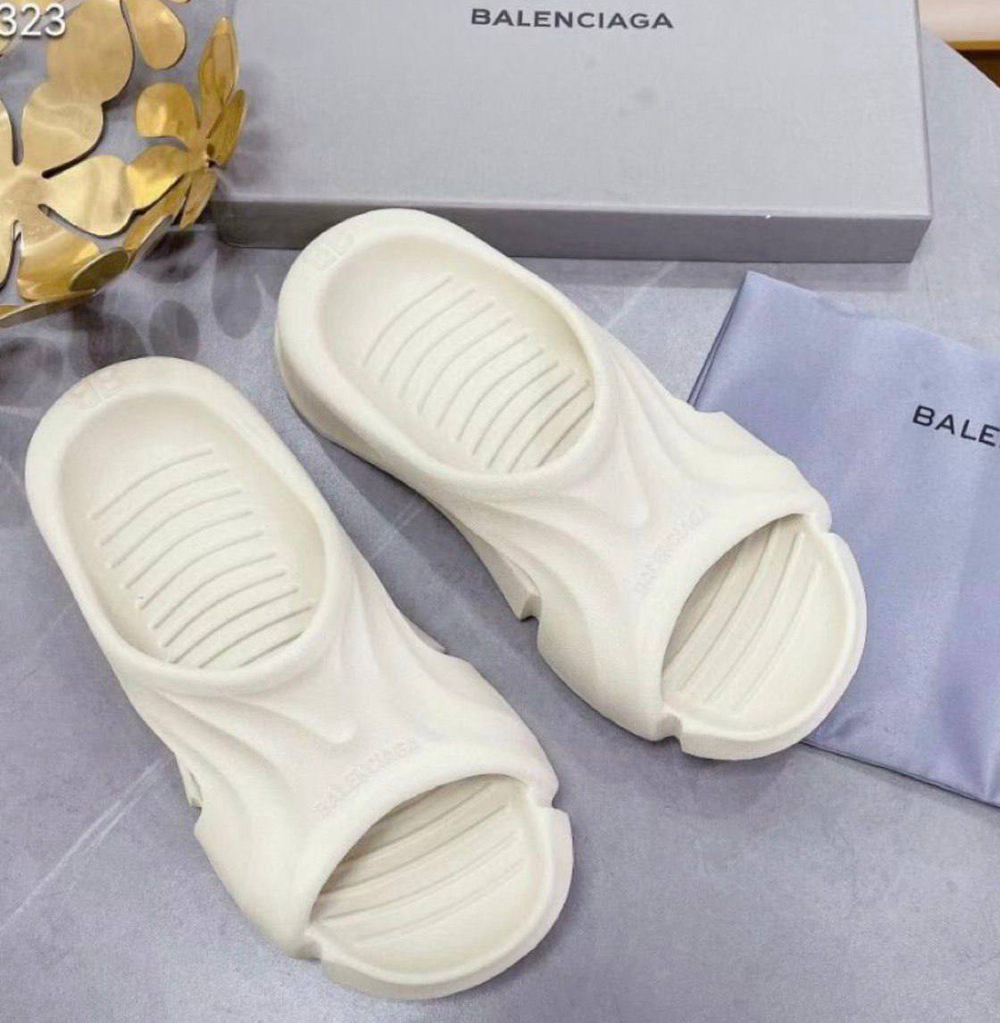 Шлепанцы Balenciaga
