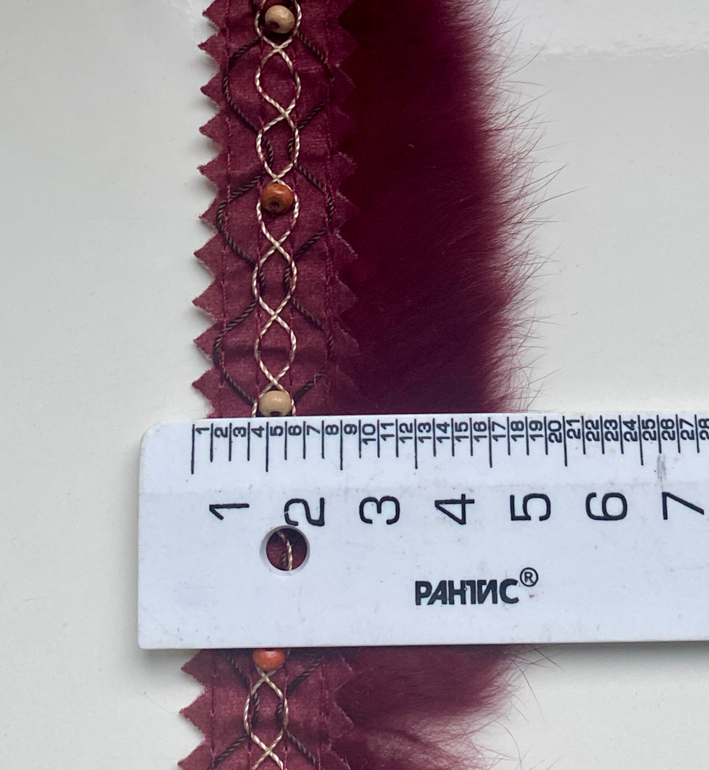 Тесьма отделочная (мех кролика, бусины дерево) бордовый ш-4см. 1м