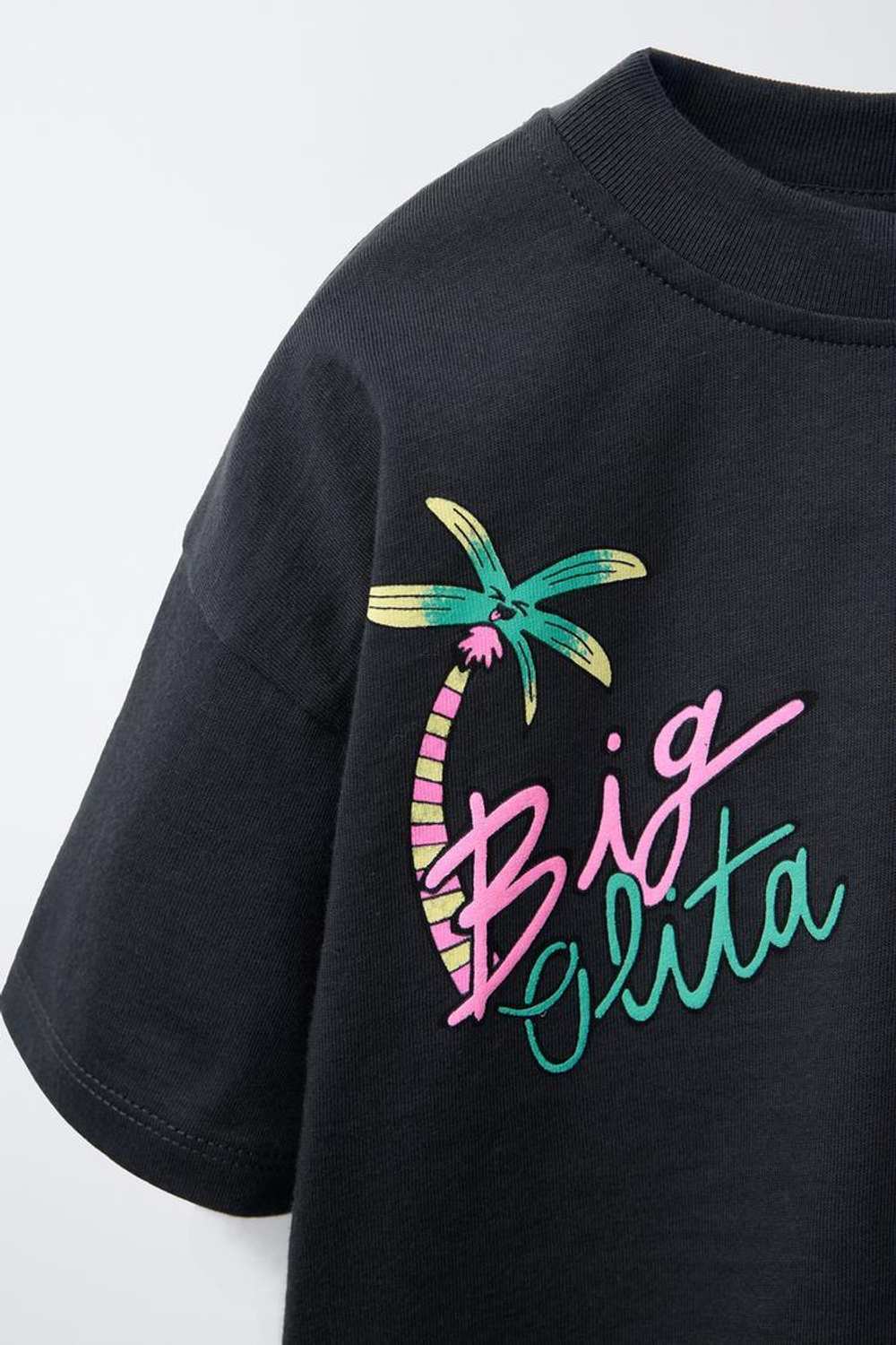 ZARA ФУТБОЛКА С ПРИНТОМ «СЕРФИНГ», ЧЕРНЫЙ