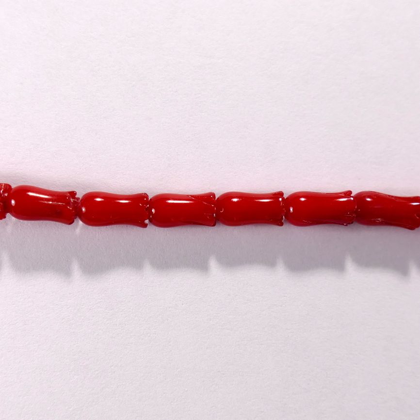 Бусина из коралла красного, облагороженного, фигурная, 4x8 мм (цилиндр-тюльпан, гладкая)