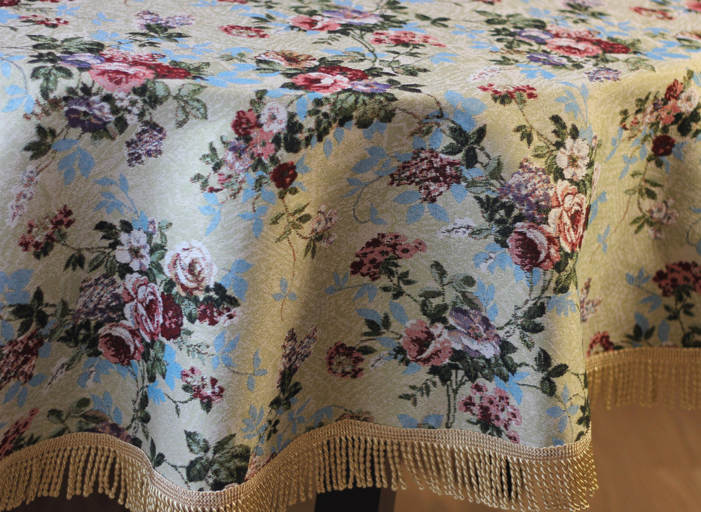 Гобеленовая скатерть Дивный сад D 200 см