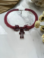 Колье "Бантик" ручной работы из бисера и камня гранат (альмандин)