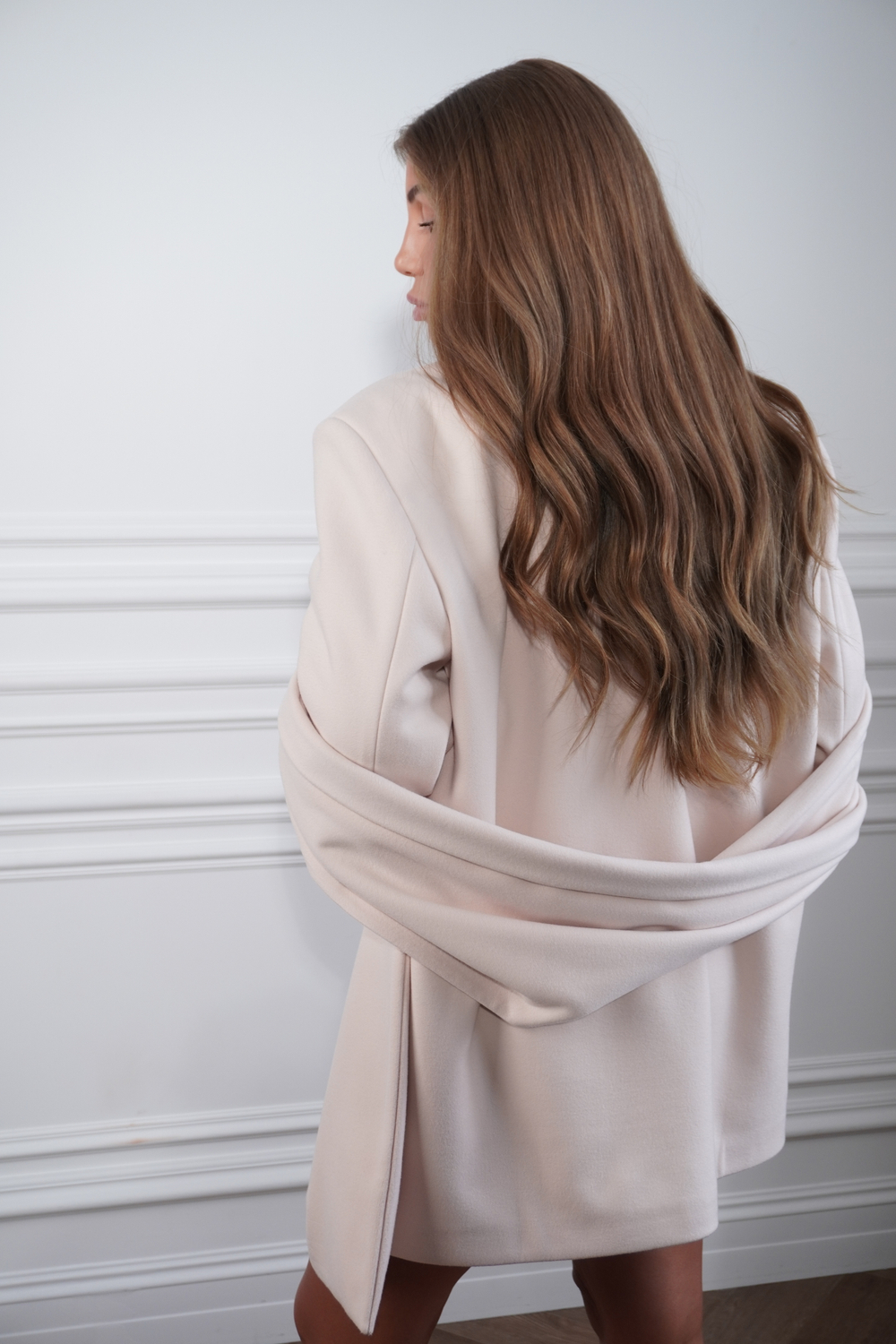 Пальто-пиджак с юбкой в молочно-бежевом цвете