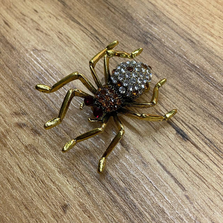 Брошь Паук стразы серебристые оранжевые глаза красные металл золотистый