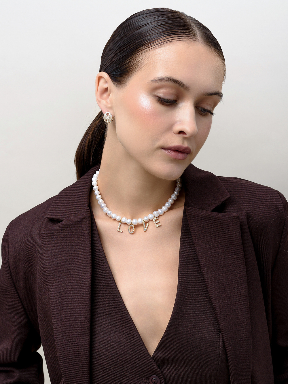 Колье с буквами "Love" из жемчуга Gold