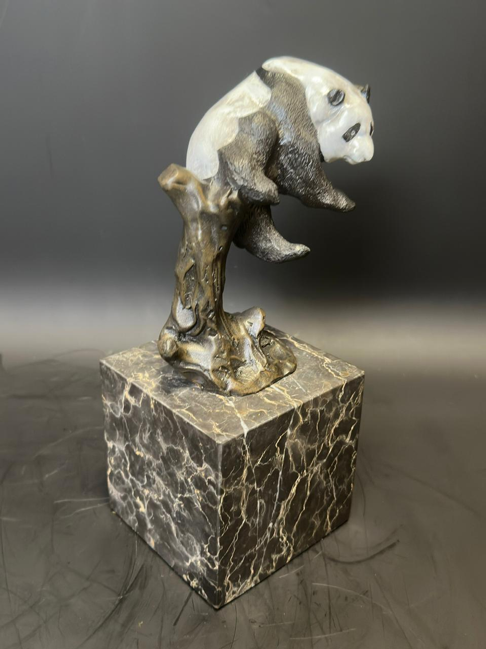 Бронзовая скульптура «Панда на ветке»