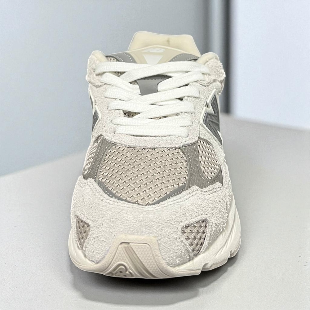 New Balance 2010 • Cream White