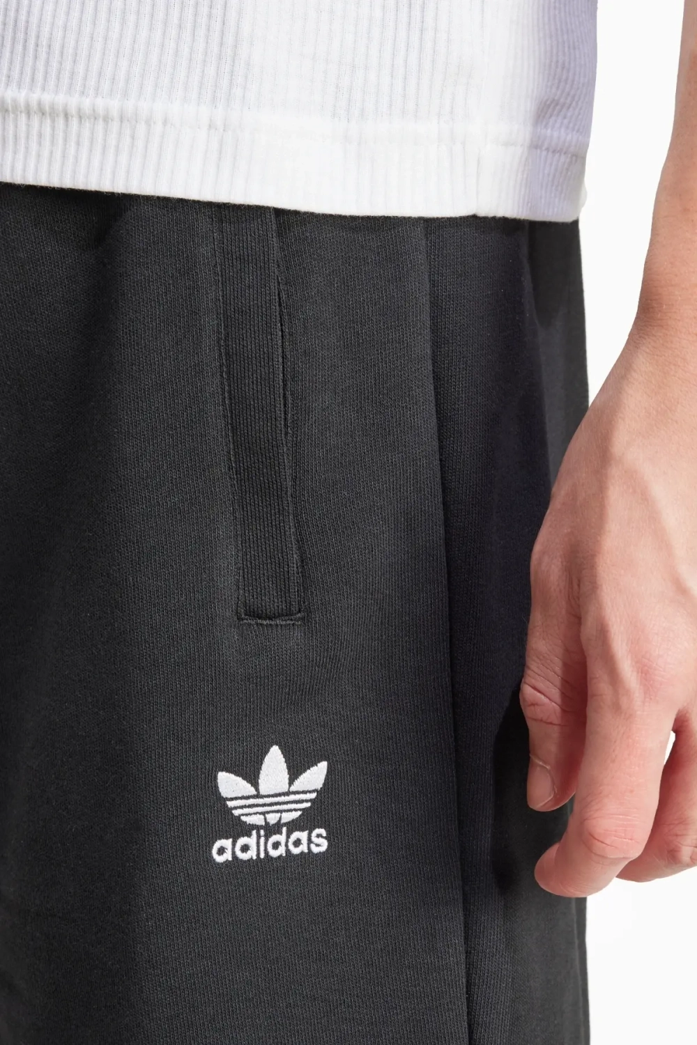 Шорты adidas Essentials Trefoil - черный