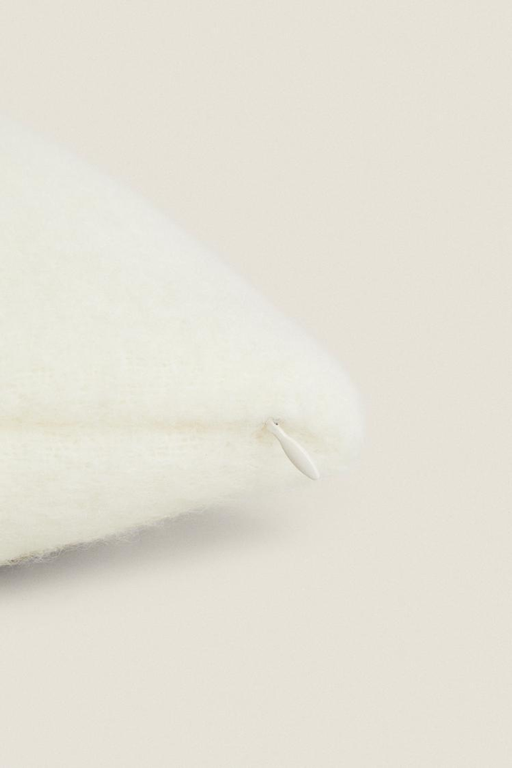 ZARA HOME ОДНОТОННЫЙ ЧЕХОЛ НА ПОДУШКУ, ЖЕЛТОВАТО-БЕЛЫЙ