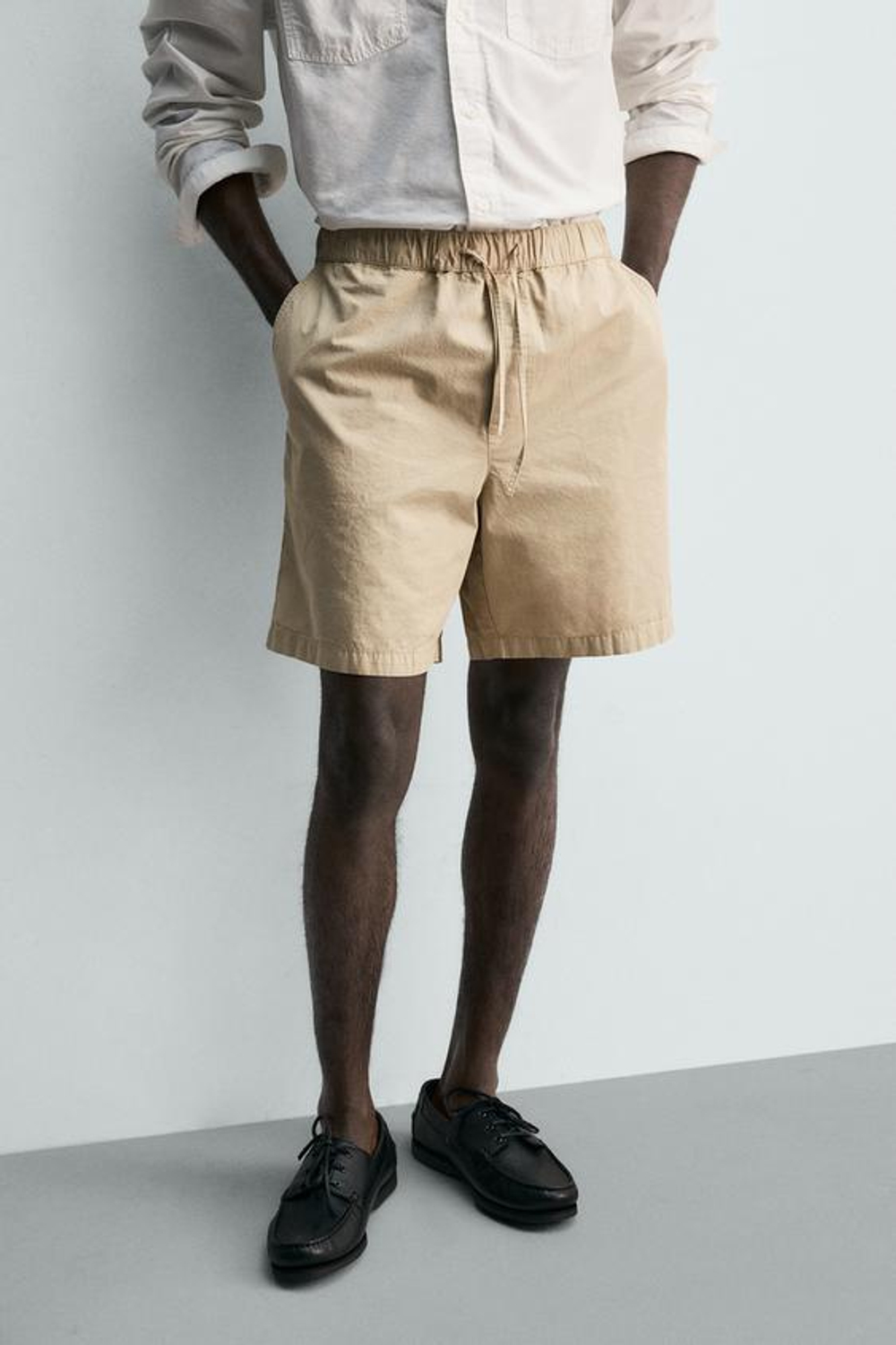 ZARA ШОРТЫ REGULAR FIT С ЭФФЕКТОМ ПОТЕРТОСТИ, БЕЖЕВЫЙ