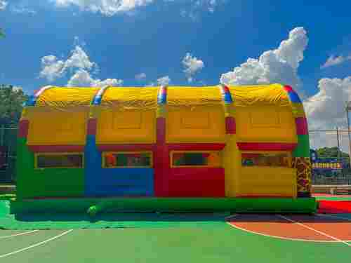 Коммерческий надувной батут «Страна Сафария 2» с крышей, 10x5x5 м.