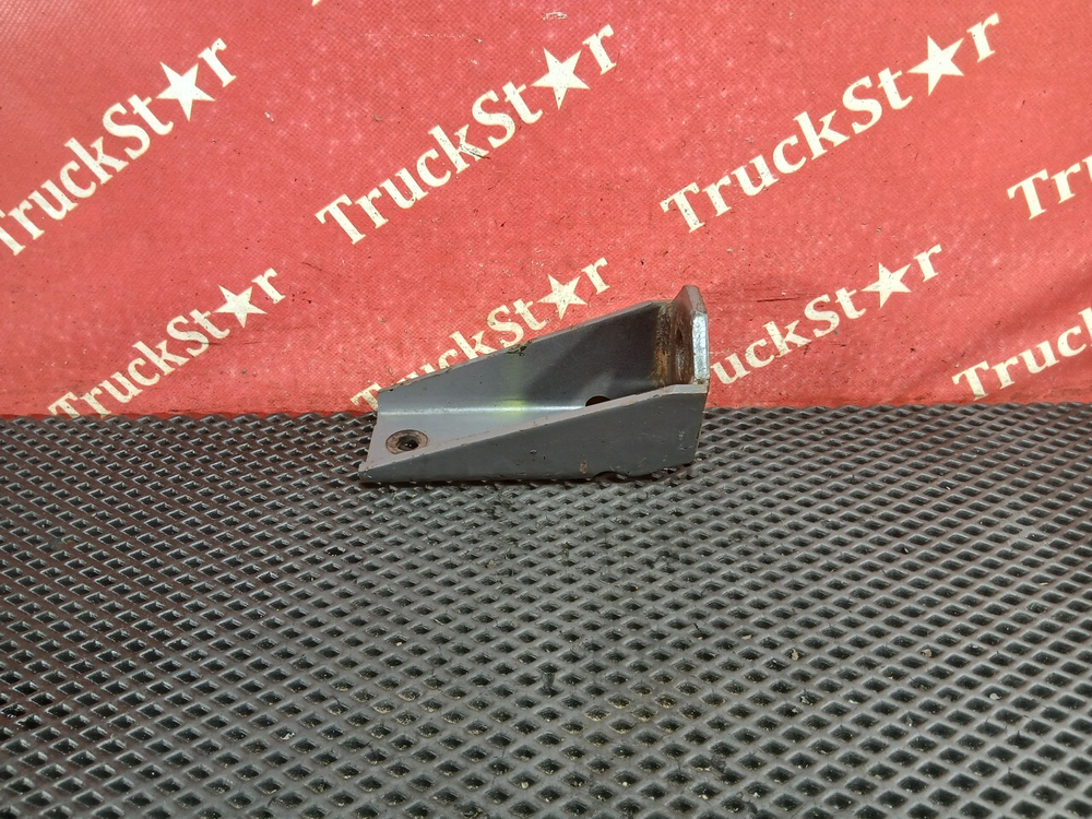 Кронштейн амортизатора переднего