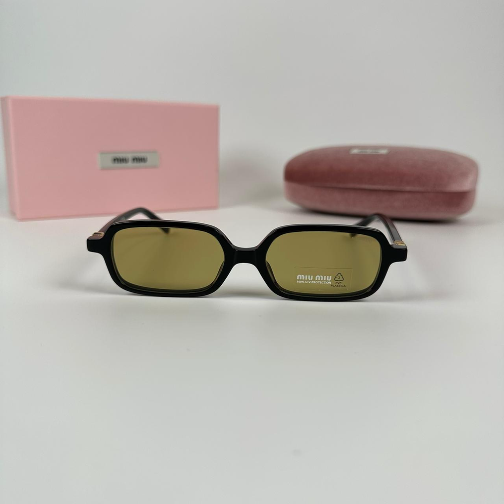 Солнцезащитные очки Miu Miu