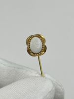 Брошь булавка с белой вставкой