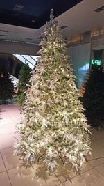 Заснеженная ель с гирляндой «Форесто» теплый свет (Литая+пвх) 210 см / 2,1 м