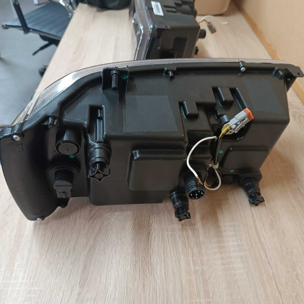 Фара передняя DAF 105 LED Левая+Правая (комплект) 1743684 / 1832396 / 1832397 / 1743685