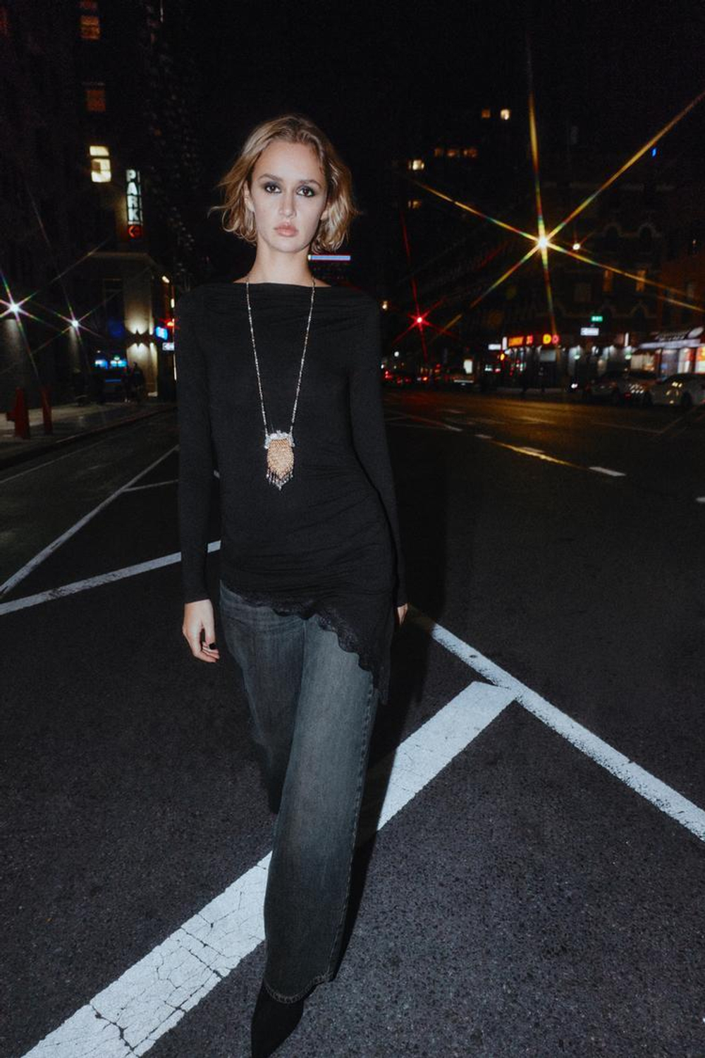 ZARA ФУТБОЛКА С АСИММЕТРИЧНЫМ НИЗОМ И КРУЖЕВОМ, ЧЕРНЫЙ