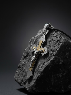 Крупный массивный крест из нержавеющей стали