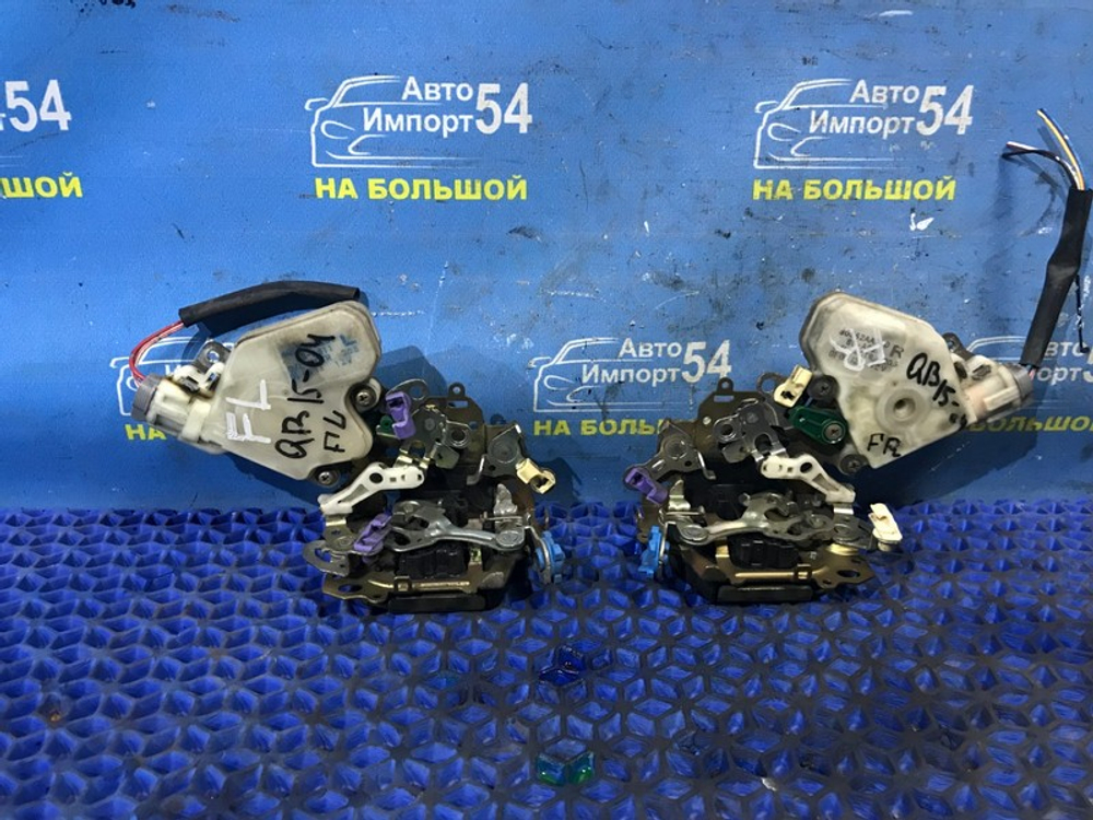Замок двери передней правой NISSAN SUNNY 2001