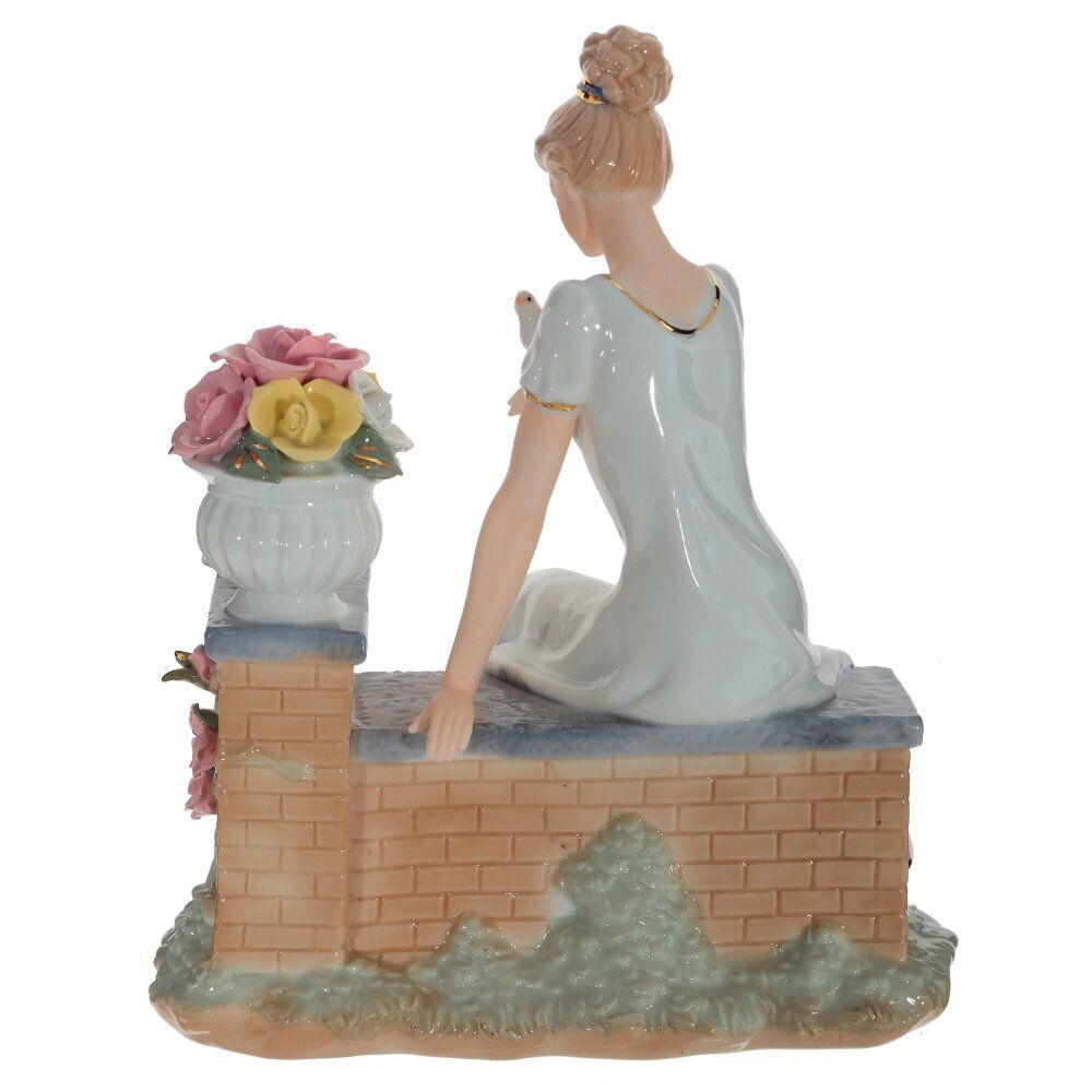GAEM Фигурка декоративная "Девушка с голубями", L22 W15 H26 см