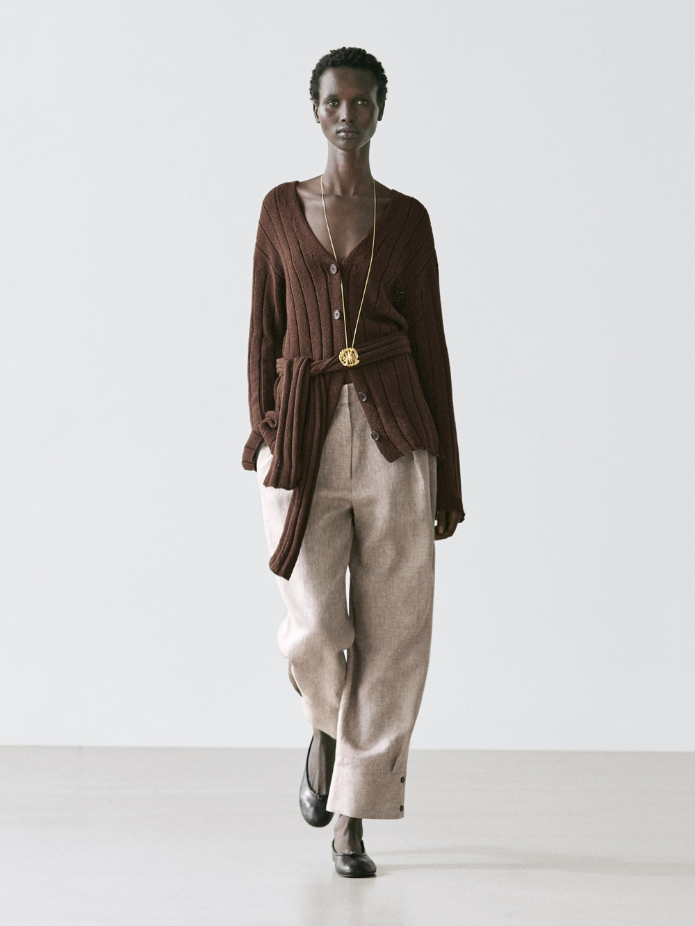 Massimo Dutti Брюки костюмные с пряжкой, бежевый