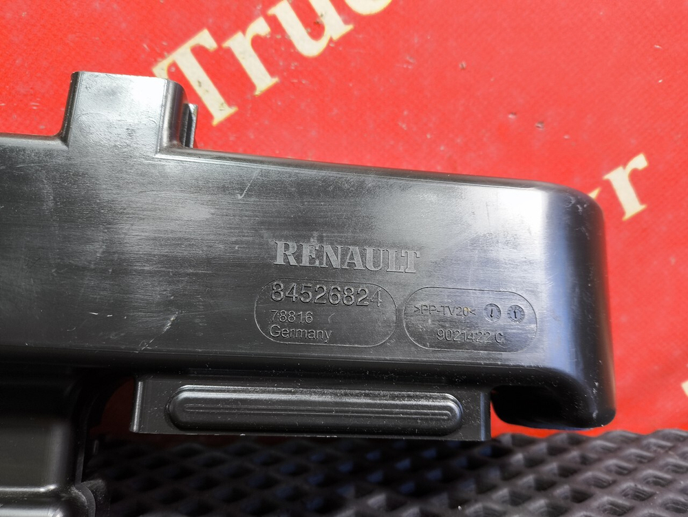 Крышка воздуховода кабины