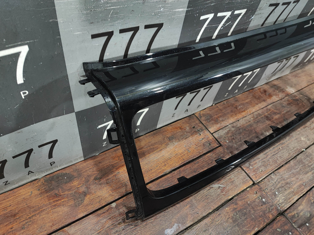 Накладка решетки радиатора Mercedes G-Class (W463) 18-нв Новая Оригинал A46388808009999