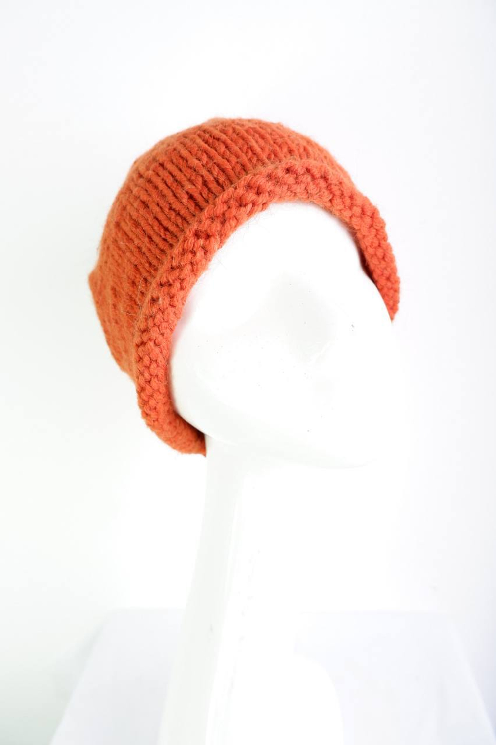 Шапка без лишних деталей